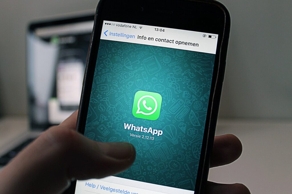Ecco la guida completa per proteggere privacy e dati su WhatsApp nel 2025