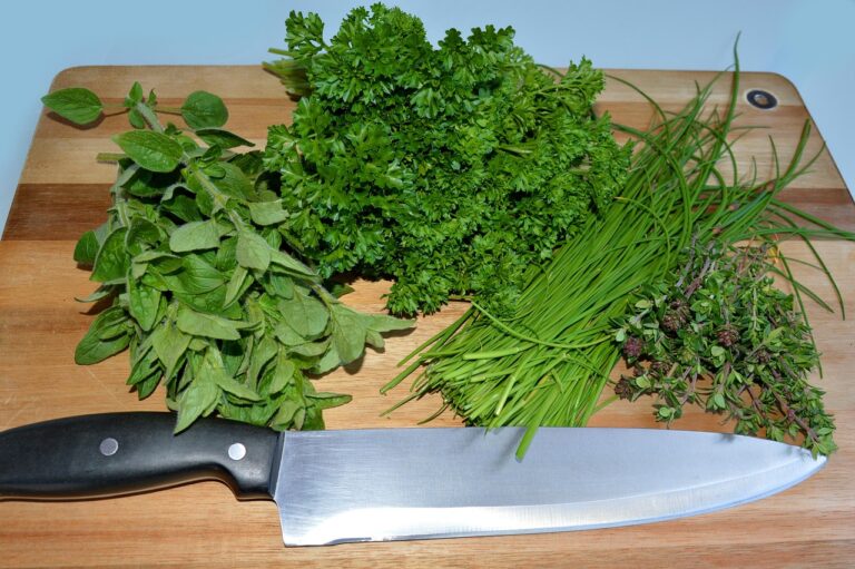 Come coltivare le erbe aromatiche in cucina: ecco il segreto